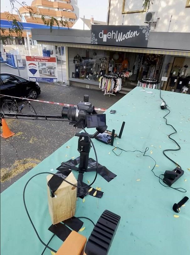 Gimbal-Kamera auf der Festmeile, Außenaufnahme für die Straßenfest-Dokumentation 2024